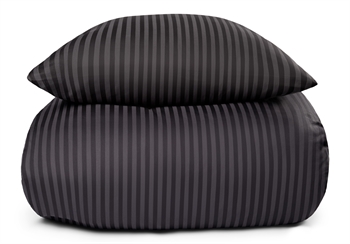 Se Dobbelt sengetøj i 100% Bomuldssatin - 200x220 cm - Mørkegråt ensfarvet sengesæt - Borg Living sengelinned hos Dynezonen.dk